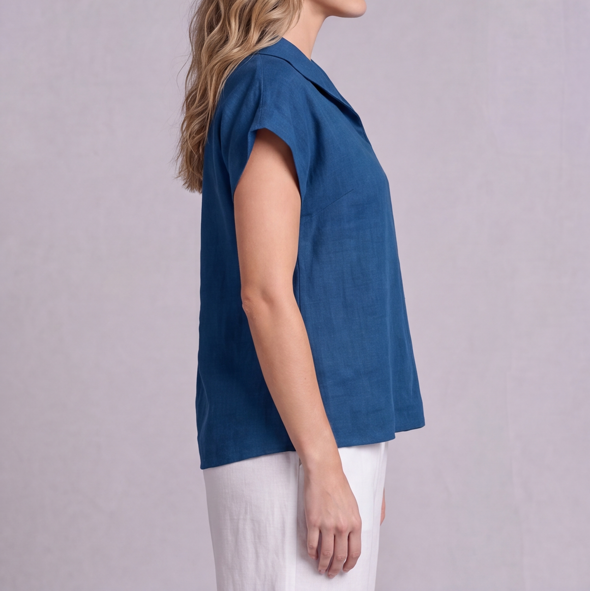 Linen Collared V-Neck Top — Ratń Swamini · view 3