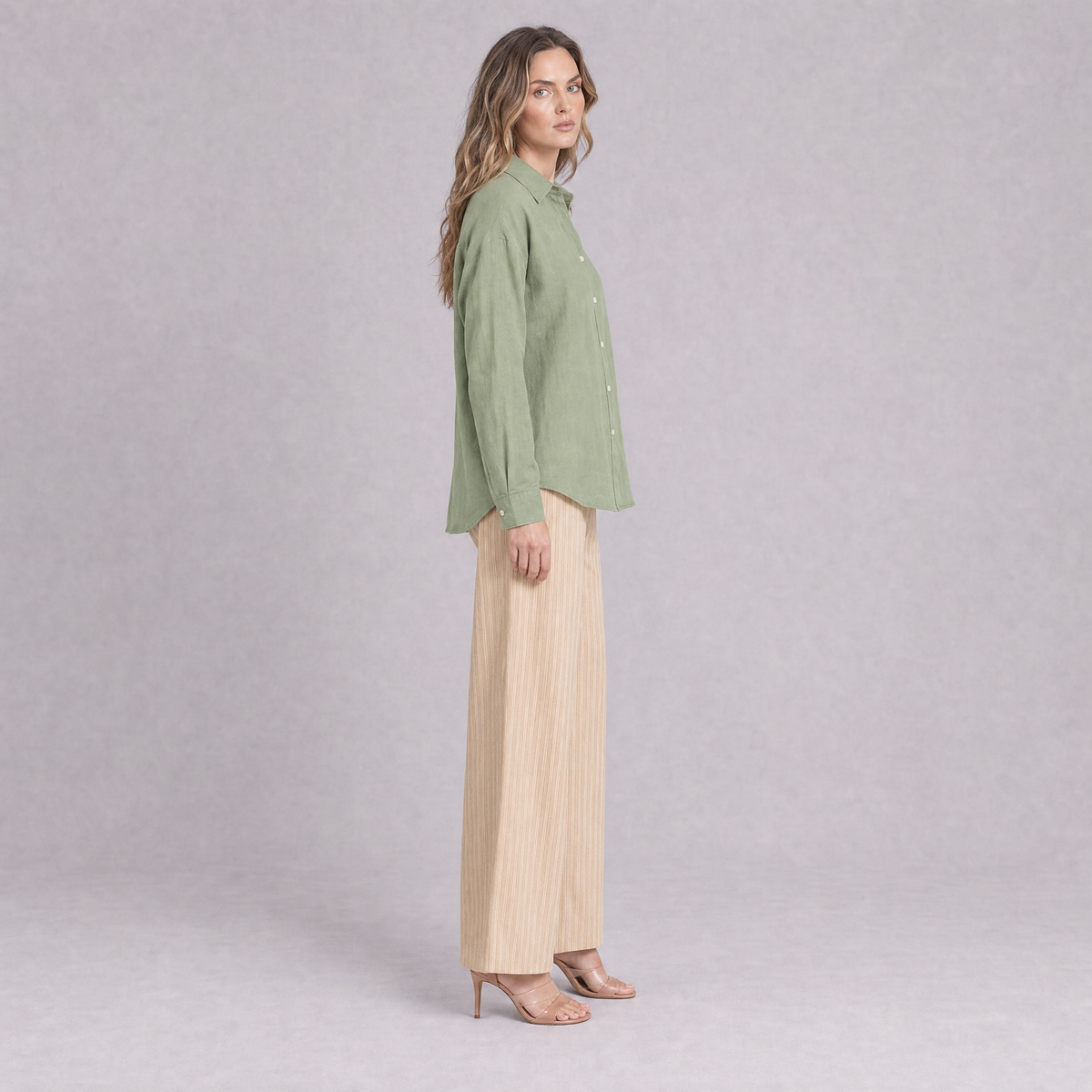 Linen Classic Shirt in Sage Green, Ratń Swamini