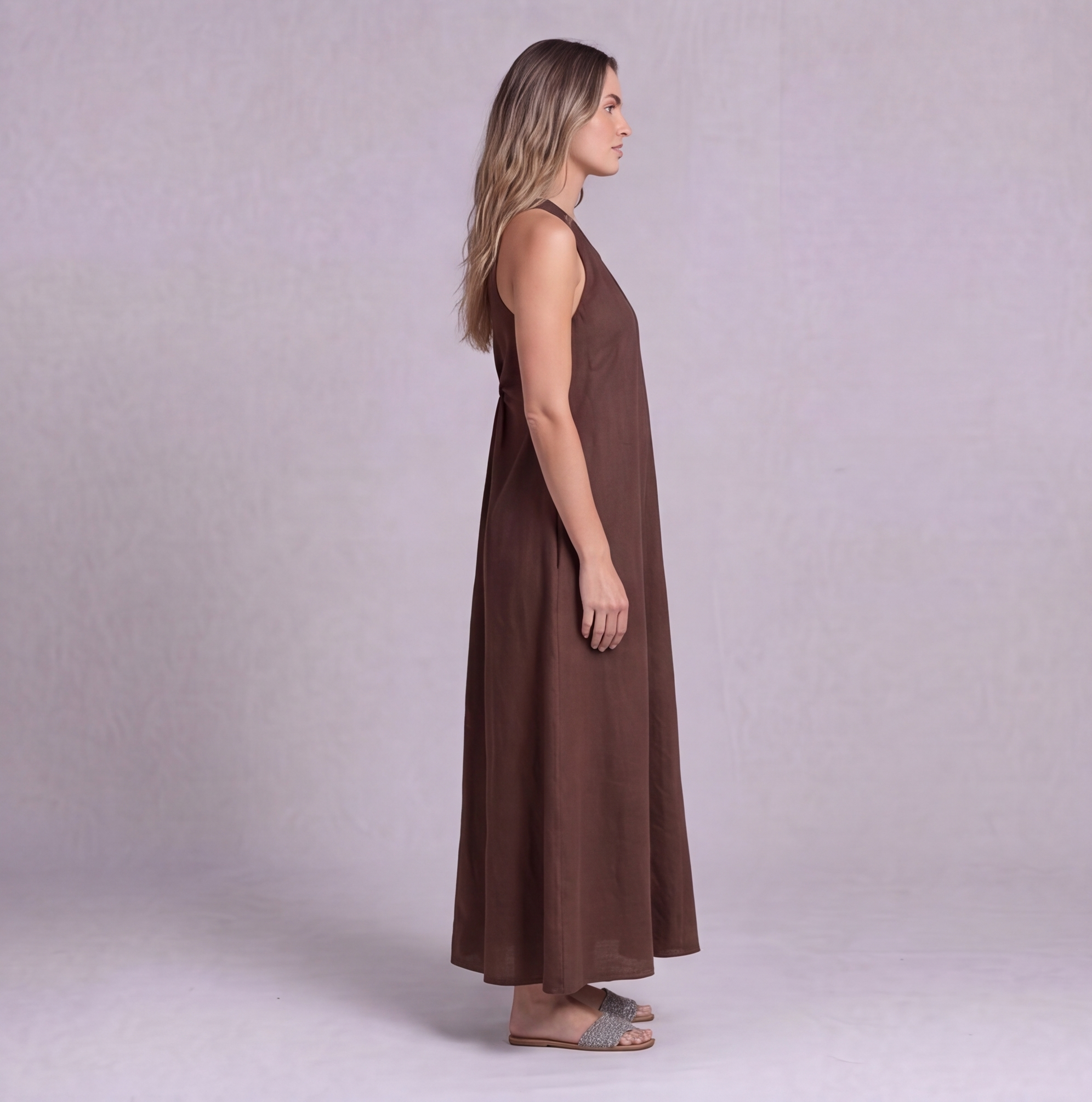 Linen Halter Maxi Dress — Ratń Swamini · view 3